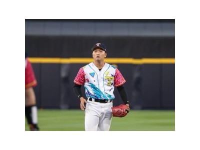 고우석 시즌 첫 등판에서 고전하며 메이저리그 콜업에 빨간불