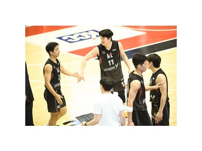 수원 KT 4강 플레이오프에서 리드 지키며 승리
